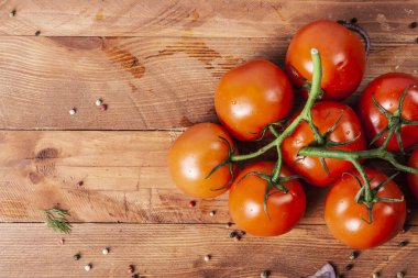 Taze kokulu domates suyu. Lezzetli ve çiğ gıda. Sağlıklı gıda. Bitkisel ve doğal yemekler. Temiz gıda.