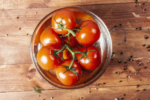 Taze kokulu domates suyu. Lezzetli ve çiğ gıda. Sağlıklı gıda. Bitkisel ve doğal yemekler. Temiz gıda.