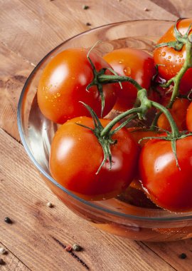 Taze kokulu domates suyu. Lezzetli ve çiğ gıda. Sağlıklı gıda. Bitkisel ve doğal yemekler. Temiz gıda.