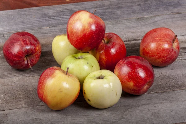 Lot Apples Wooden Table — Stock Photo, Image