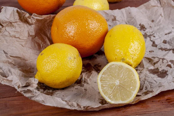 Beaucoup Citrons Oranges Sur Une Table Bois Thème Des Agrumes — Photo