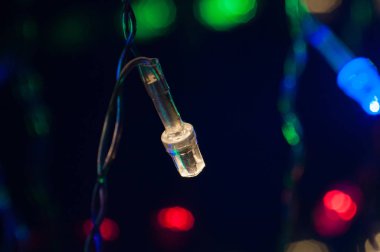 Aynayı Fisto-Noel Led ampul yakın çekim. Metin için yer ile şenlikli arka plan.