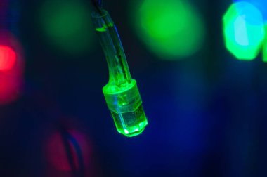 Yeşil Led ampul Noel çelenk yakın çekim makro bokeh