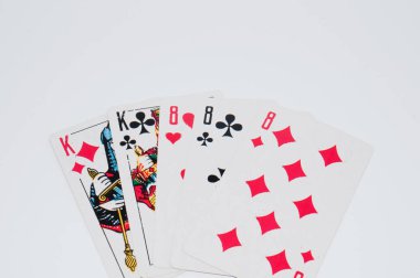 İskambil kombinasyonu, kazanan beyaz zemin üzerine metin için yer kopyalayın.