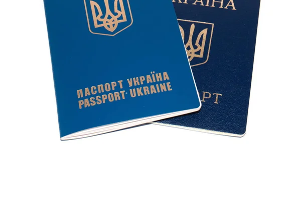 Два паспорти, іноземних і українських на білому тлі, скопіюйте простір для тексту — стокове фото