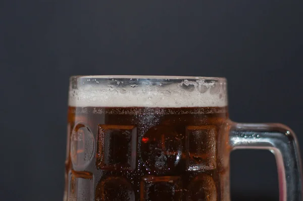 ガラスの上にビールの泡 — ストック写真