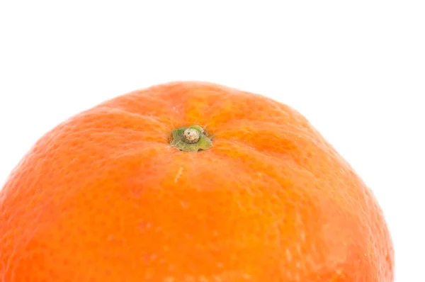 Mandarina madura en un espacio de copia de primer plano de fondo blanco —  Fotos de Stock