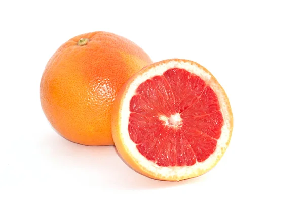 Reife Grapefruit auf weißem Hintergrund Nahaufnahme Makrokopierraum — Stockfoto