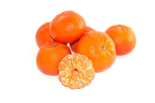 Várias tangerinas no fundo branco close-up — Fotografia de Stock