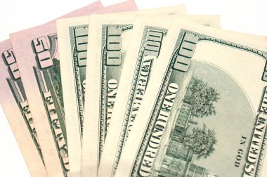 Para dolar beyaz bir arka planda yakın, izole. Konsept bankacılık ve finans