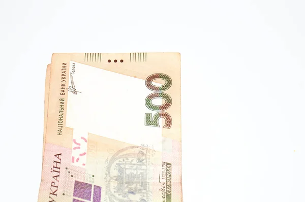 Ein Haufen ukrainischen Geldes für fünfhundert Griwna isoliert auf weißem Hintergrund. Ansicht von oben, Kopierraum. — Stockfoto
