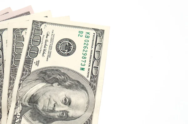 Para dolar beyaz arka planda yakın, izole, sağdan kopyalama alanı