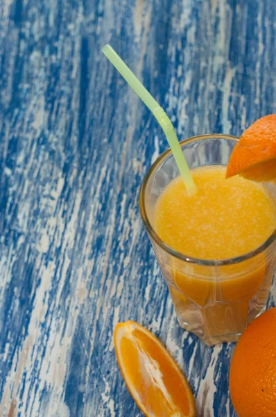 Fresh orange cocktail in glass, on the left there is space for copy space — Stock Photo, Image