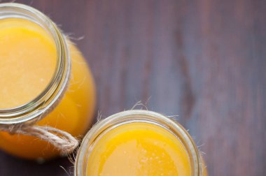 Rustik kavanoz tarzı üst görünümportakal suyu, kopya alanı