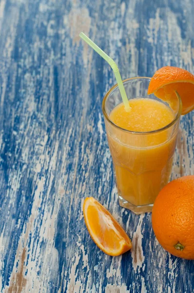 Fresh orange cocktail in glass, on the left there is space for copy space — Stock Photo, Image