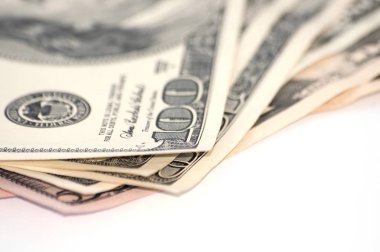 Aşağıda kopya için boşluk ile beyaz arka planda para dolar, izole, çekim