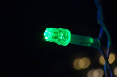 Yeşil Led ampul Noel çelenk yakın çekim makro