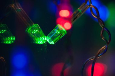 Aynayı Fisto-Noel Led ampul yakın çekim. Metin için yer ile şenlikli arka plan.