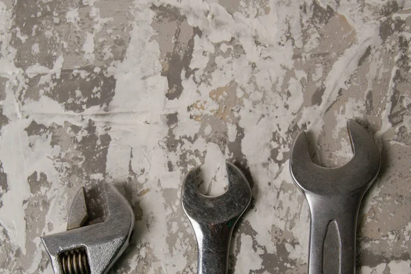 Llaves Viejas Sobre Fondo Masilla Artística Gris Con Lugar Para — Foto de Stock