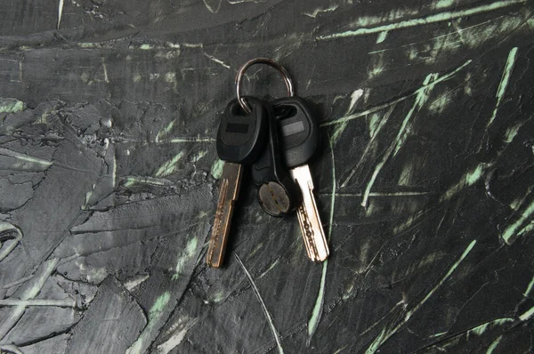 Κλειδιά Για Σπίτι Διαμέρισμα Σκούρο Πράσινο Μαύρο Σκυρόδεμα Φόντο Αντίγραφο — Φωτογραφία Αρχείου