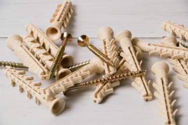 Açık ahşap arkaplanda metin için yeri olan beyaz paneller