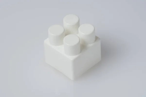 Kostki Konstrukcyjne Blok Białym Tle Zabawka Dla Dzieci Izolować Zbliżenie — Zdjęcie stockowe