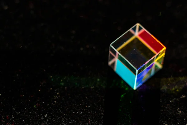 Kristal Persegi Berwarna Pada Latar Belakang Hitam — Stok Foto