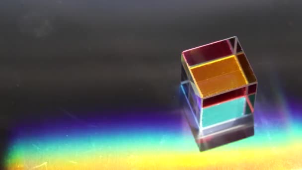 Χρώμα τετράγωνο κρύσταλλο με ουράνιο τόξο — Αρχείο Βίντεο