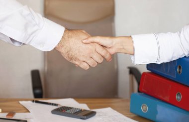 Karşılıklı betwwen bir işadamı ve bir iş kadını
