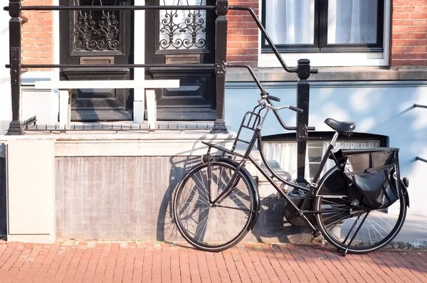 Fahrrad Unterstützt Durch Schritte Amsterdam Niederlande — Stockfoto