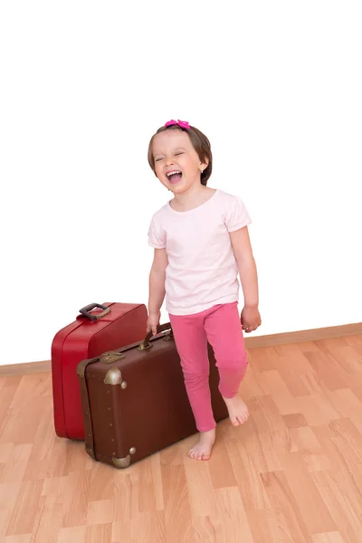 Menina Com Bagagem Pronta Para Sair Isolada Com Caminho Recorte — Fotografia de Stock