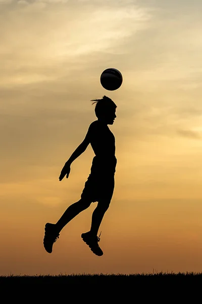 Een Voetbal Bal Kop Bij Zonsondergang Dit Concept Foto — Stockfoto