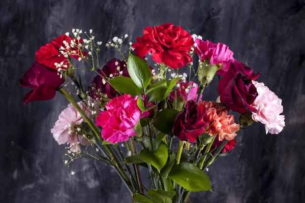 Bouquet Roses Œillets Dans Studio — Photo
