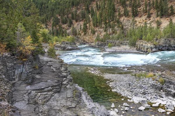 Ψάχνετε Κατάντη Στο Kootenai Falls Στον Ποταμό Kooteani Κοντά Στο — Φωτογραφία Αρχείου