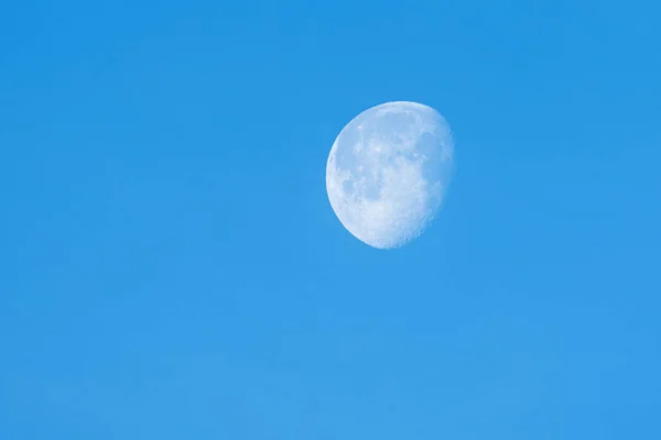 Bella Luna Tramonta Mattino Nel Cielo Azzurro — Foto Stock