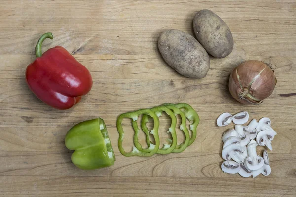 切菜板上各种蔬菜的概述 — 图库照片