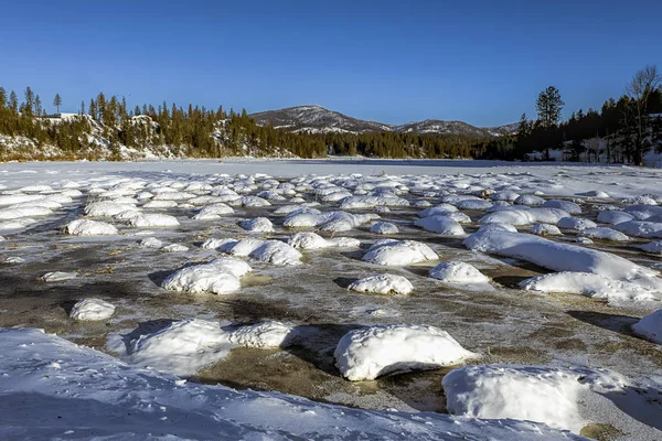 Açık bir günde doğal winterscape. — Stok fotoğraf