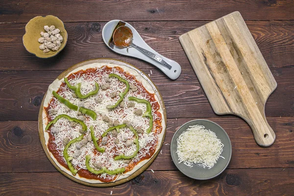 Sausage and green pepper pizza.