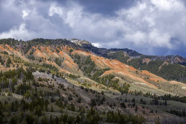 Colline rosse nel nord-ovest del Wyoming . — Foto Stock