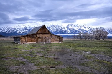 Wyoming Moulton ahır üzerinde Gündoğumu.