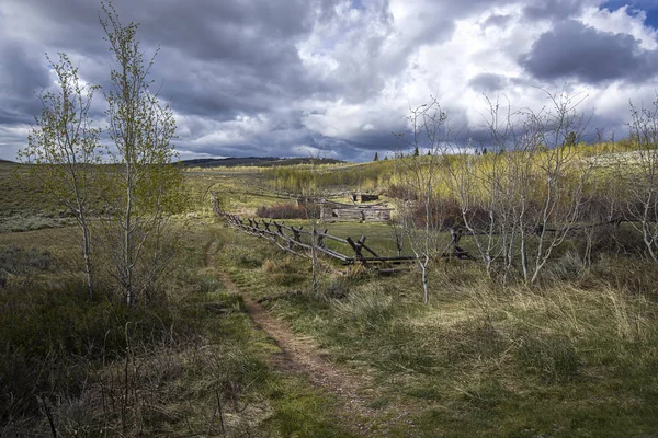 Opuszczone gospodarstwo na prerię Wyoming. — Zdjęcie stockowe