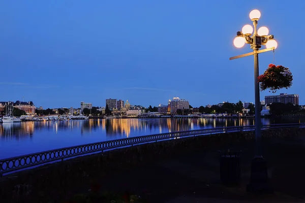 Victoria bc in der Abenddämmerung. — Stockfoto