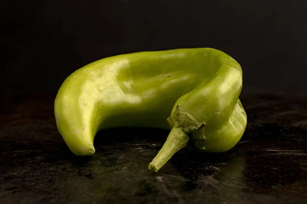 Atelierbild von schlüpfen grünem Chilipfeffer. — Stockfoto