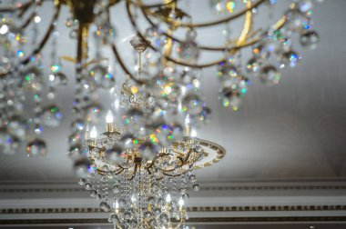 Retro antika tavan ışık kristal dekorasyonu ile.