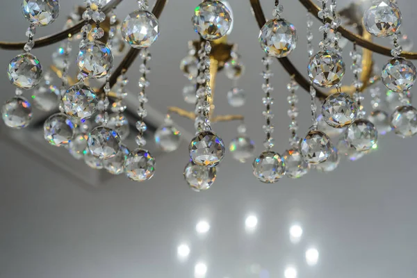 Retro antika tavan ışık kristal dekorasyonu ile.