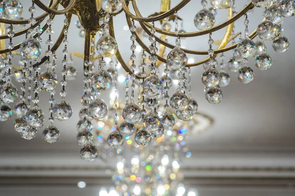 Retro antika tavan ışık kristal dekorasyonu ile.
