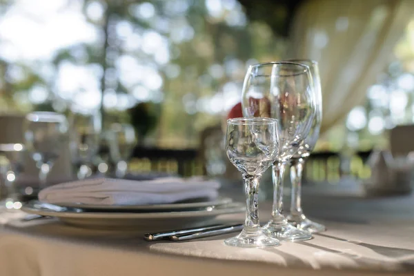 Cubertería Blanca Dispuesta Una Mesa Para Evento — Foto de Stock