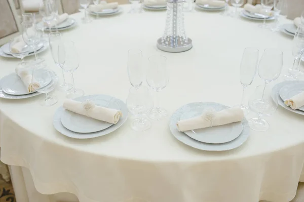 Sala Banquetes Con Mesas Redondas Con Cubiertos Clouse Vie — Foto de Stock