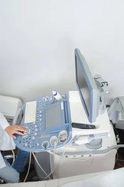 Der Arzt Mit Dem Ultraschallgerät Draufsicht — Stockfoto