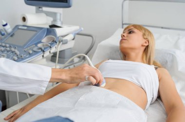 Hamile kadının barışsever, ultrasonografi muayene, görünümü Kapat